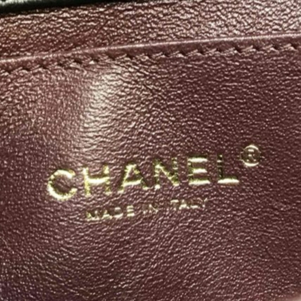 The CHANEL Camellia Black Leather Flap Bag - Picture 4 of 10
